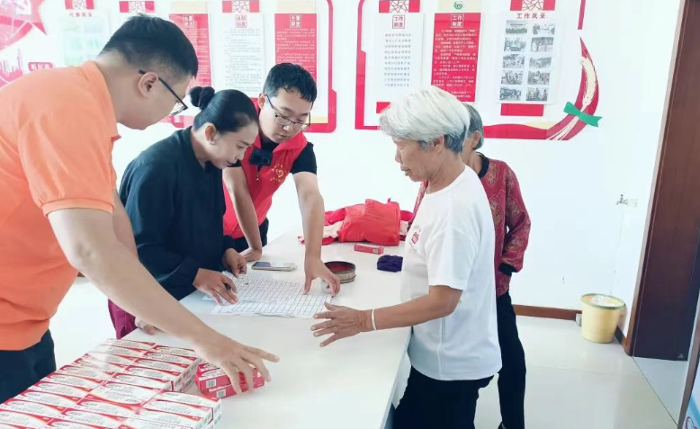 鸿运国际基金会深入佳木斯市桦南县愚公村开展药品捐赠活动